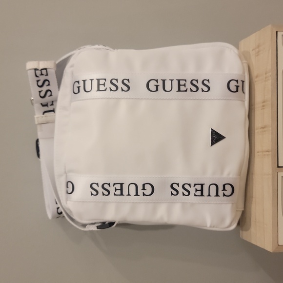 Guess crossbody - Picture 1 of 3